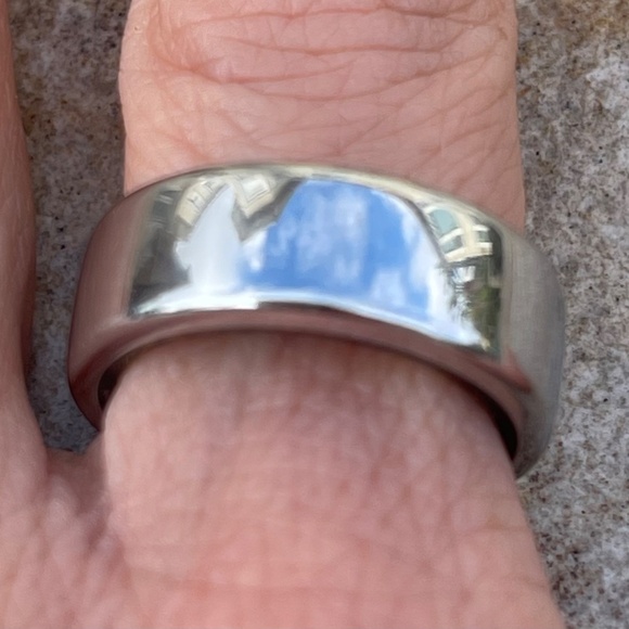 Oura ring Gen 3 silver size 7 used - Picture 6 of 9